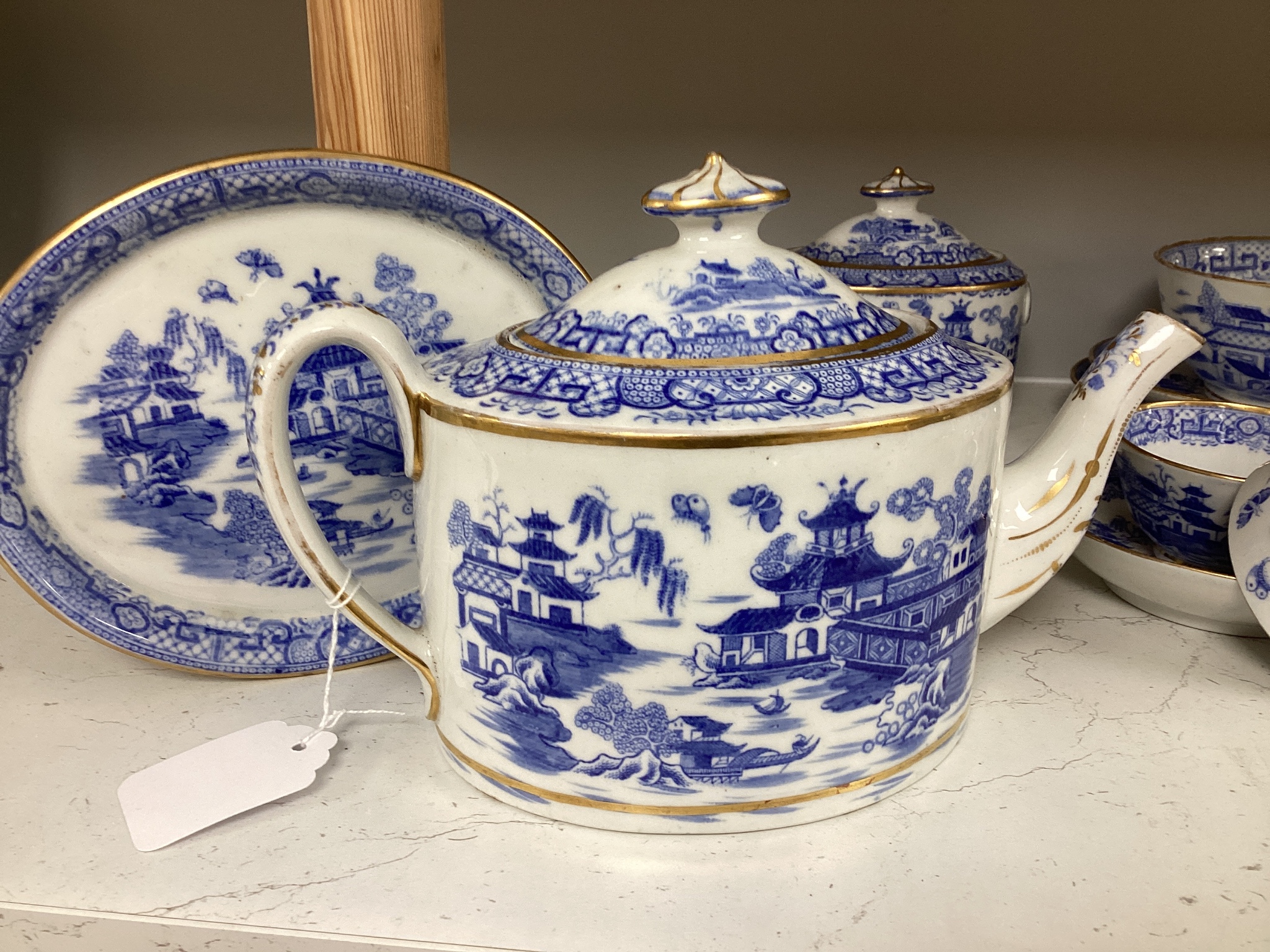 An English blue and white porcelain chinoiserie pattern teaset, c.1800